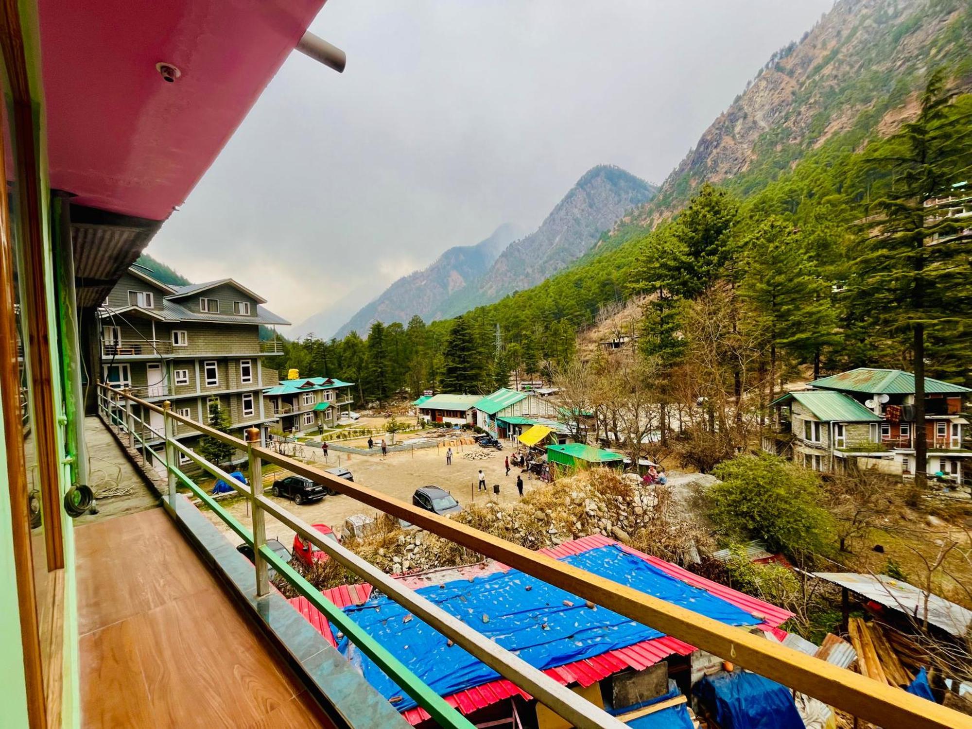 Russian Unit Kasol By Valley Esterno foto