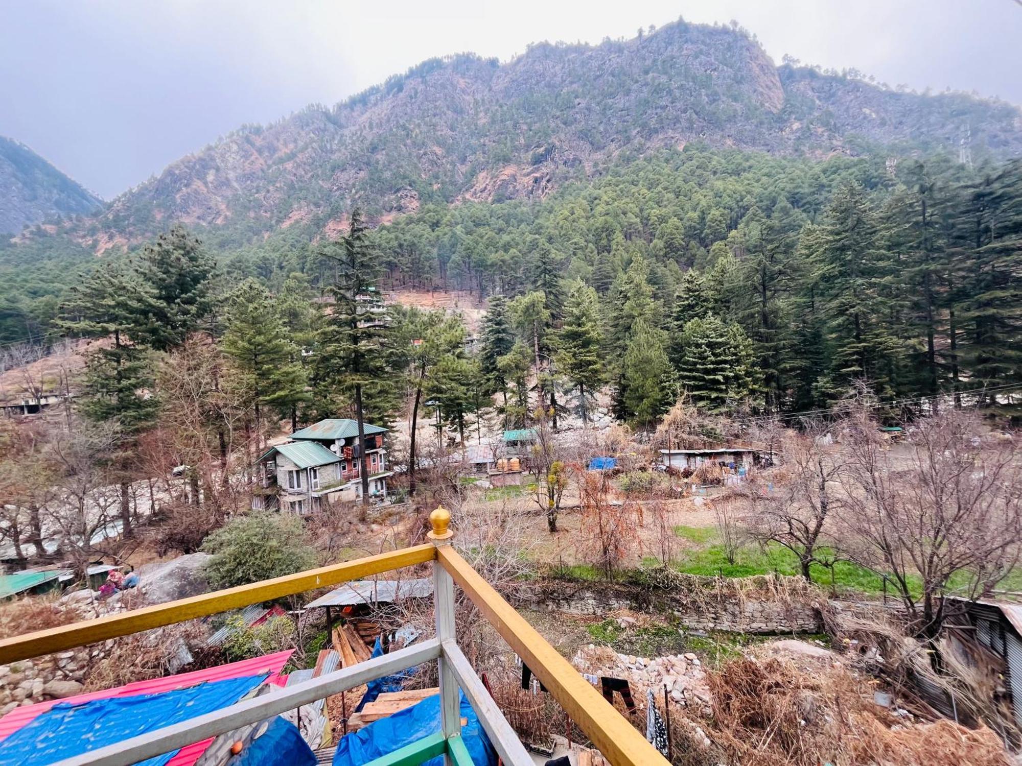 Russian Unit Kasol By Valley Esterno foto