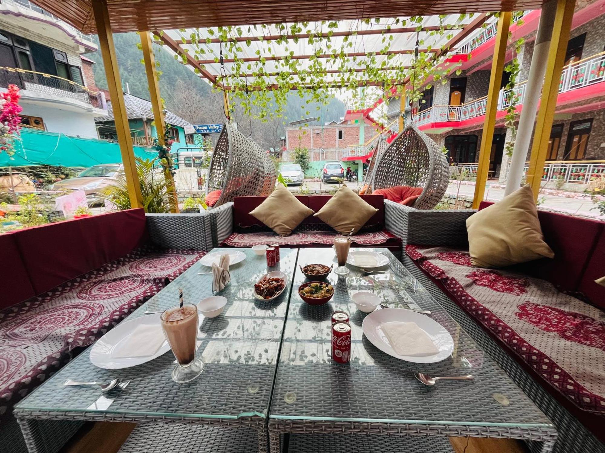 Russian Unit Kasol By Valley Esterno foto