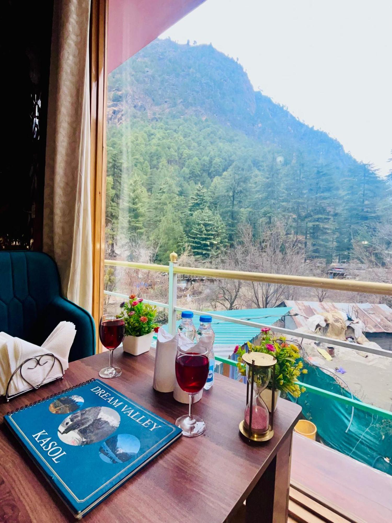 Russian Unit Kasol By Valley Esterno foto