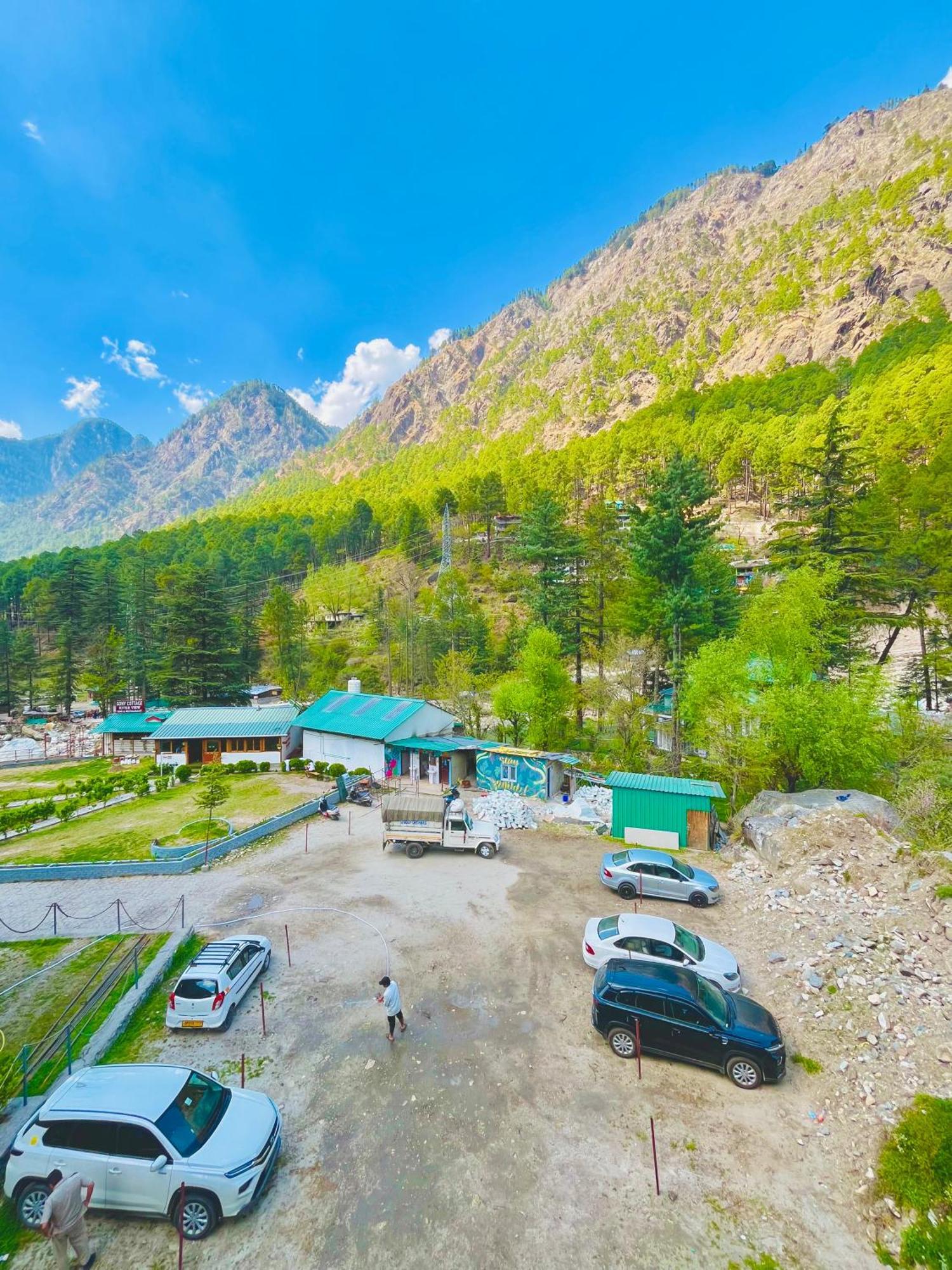 Russian Unit Kasol By Valley Esterno foto